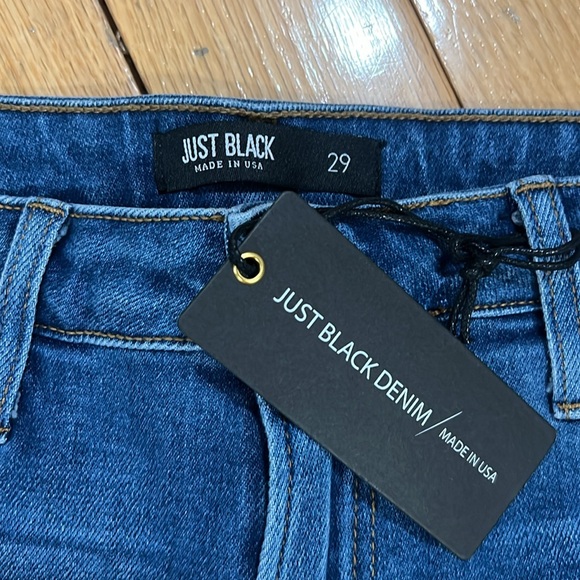 BRAND NEW Women's Jean Shorts - 29 - Picture 2 of 3